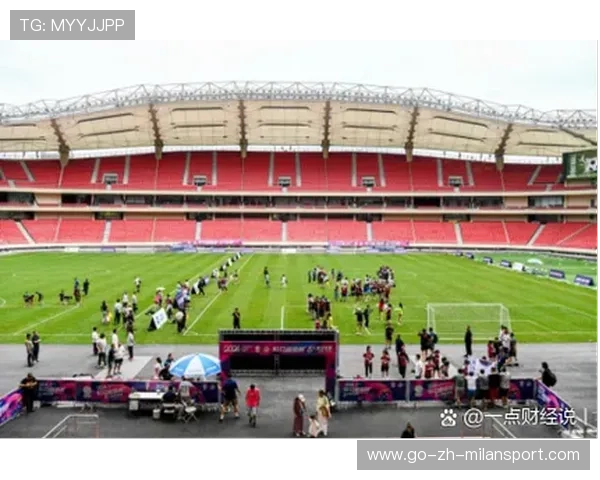 冠军球队球员参与社区环保活动树立良好形象，社区足球队